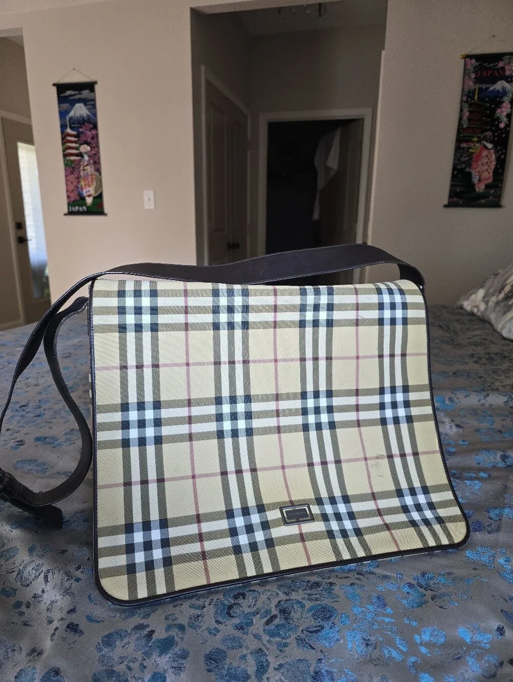 Authentic Burberry Classic Plaid Men's Messenger Bag in Beige